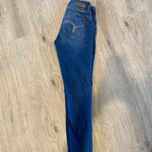 Size 5 YMI “Wanna better butt?” Skinny leg Jeans